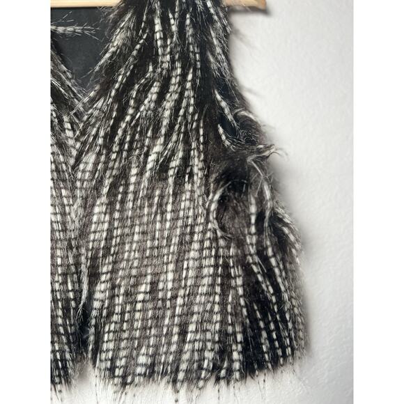 Modern Heritage Faux Fur Vest Size M/L Black White Sleeveless Western Boho - Picture 3 of 12